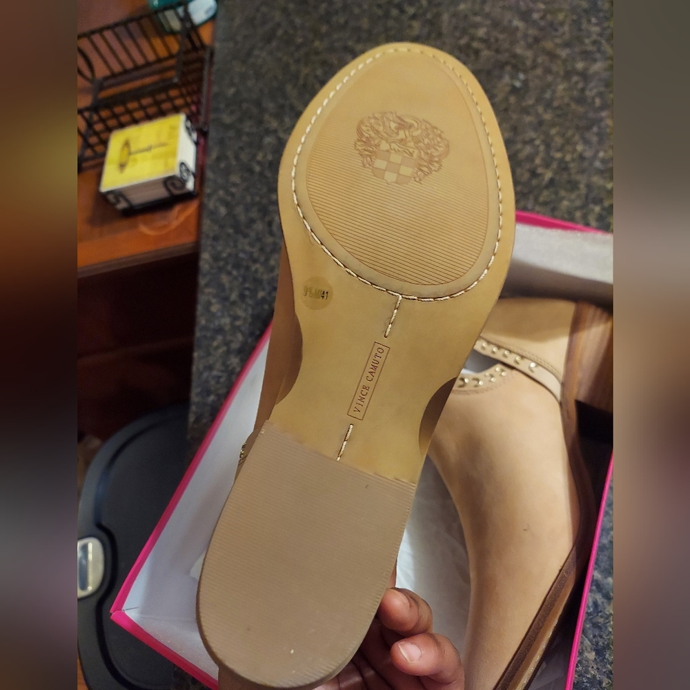 Vince Camuto - Picture 3 of 4